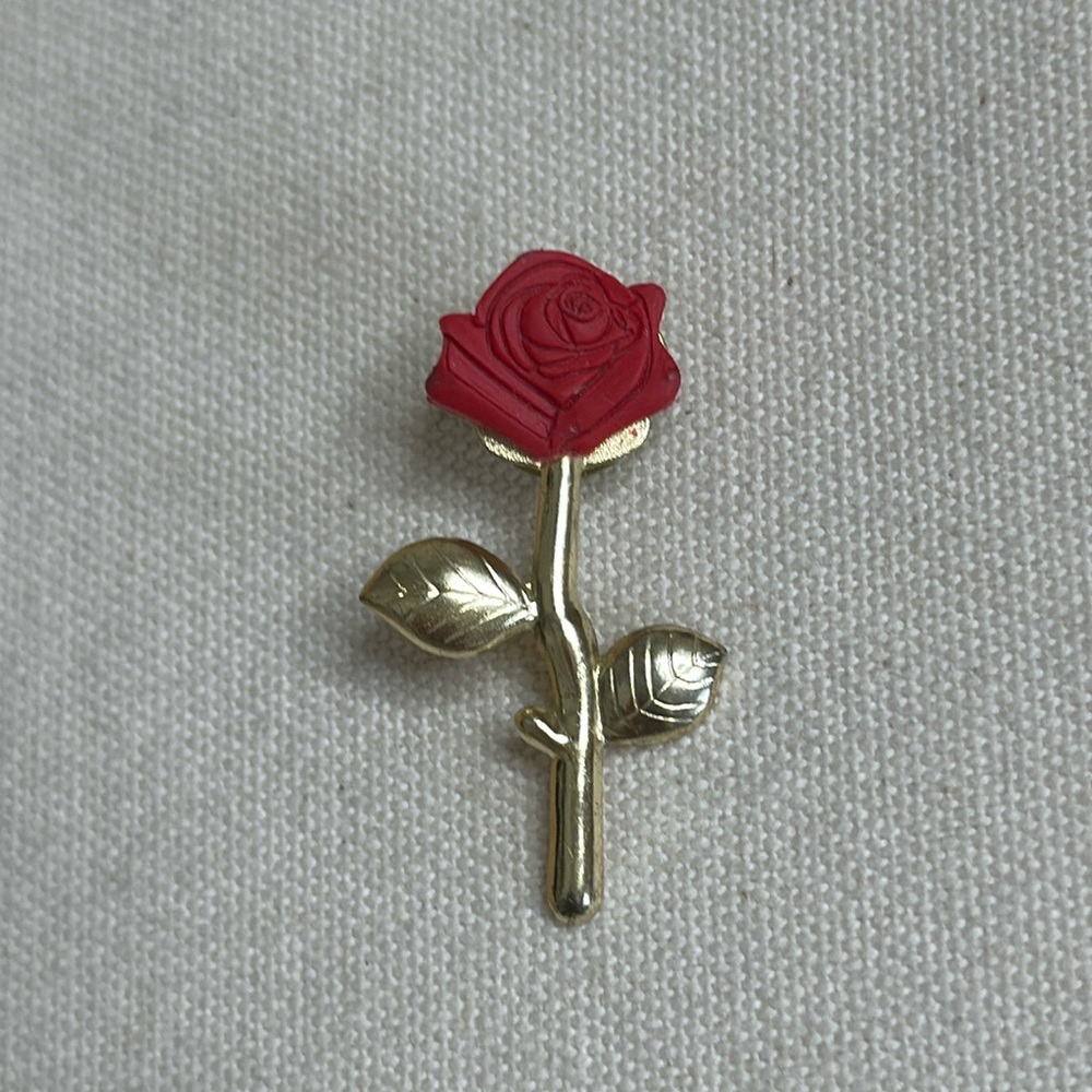 Vintage Circa 70’s Red Rose Bud With Gold Stem Pinch Back Pin